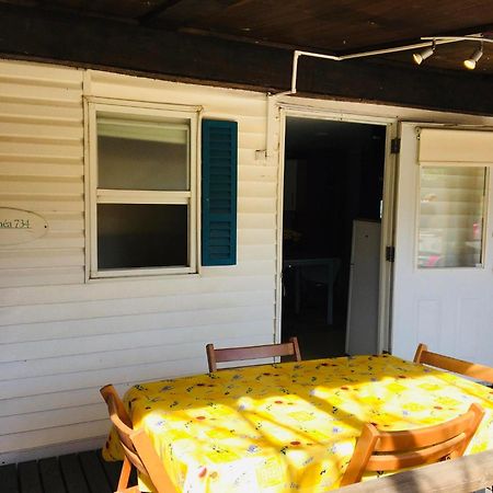 Mobil-Home Avec Grand Jardin เซริญญ็อง ภายนอก รูปภาพ