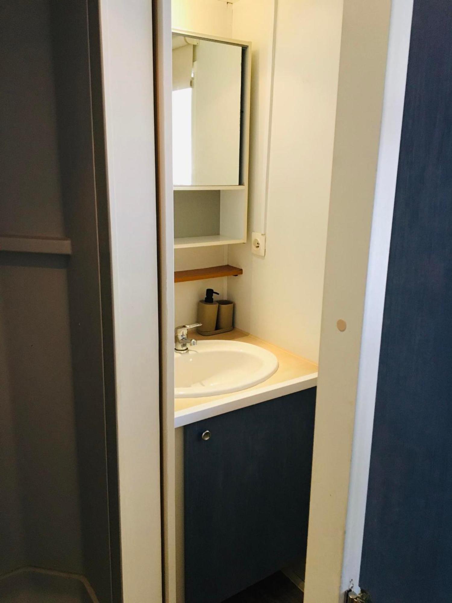 Mobil-Home Avec Grand Jardin เซริญญ็อง ภายนอก รูปภาพ