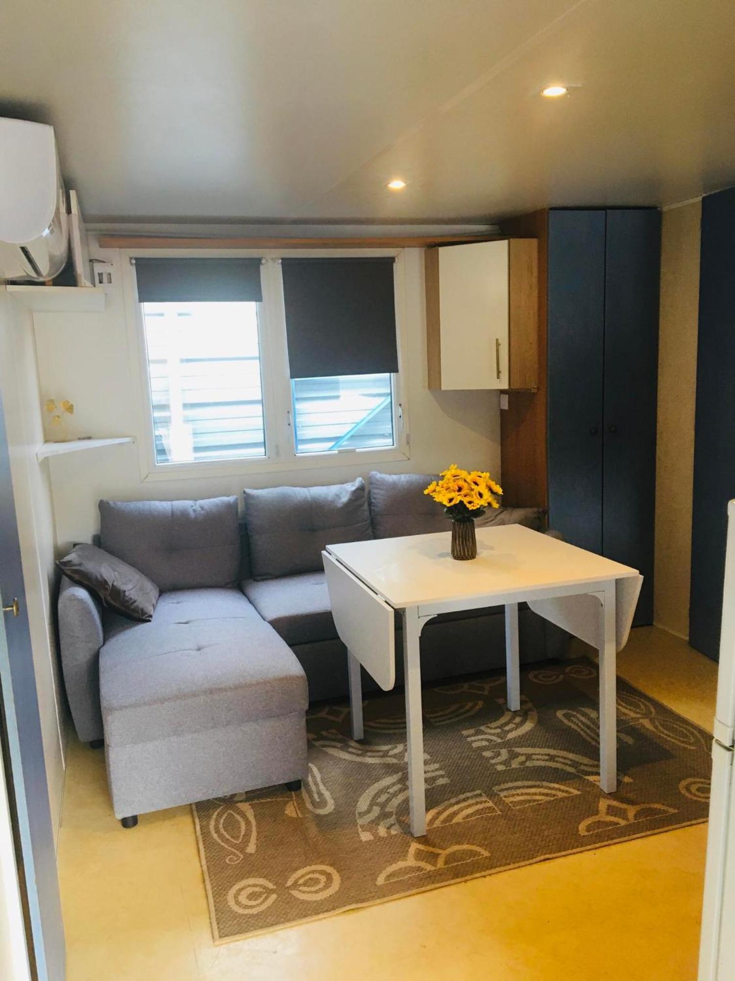 Mobil-Home Avec Grand Jardin เซริญญ็อง ภายนอก รูปภาพ