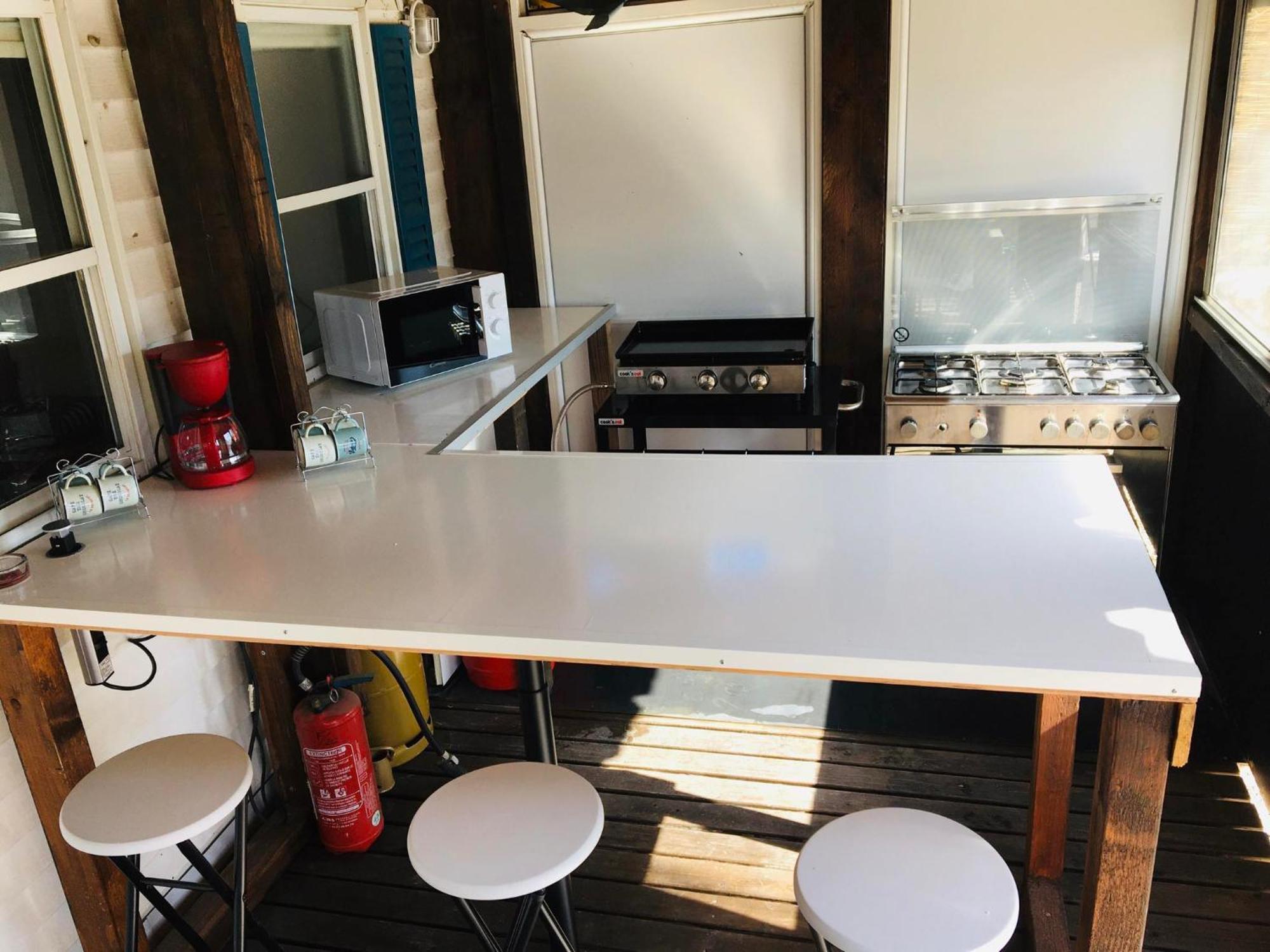 Mobil-Home Avec Grand Jardin เซริญญ็อง ภายนอก รูปภาพ